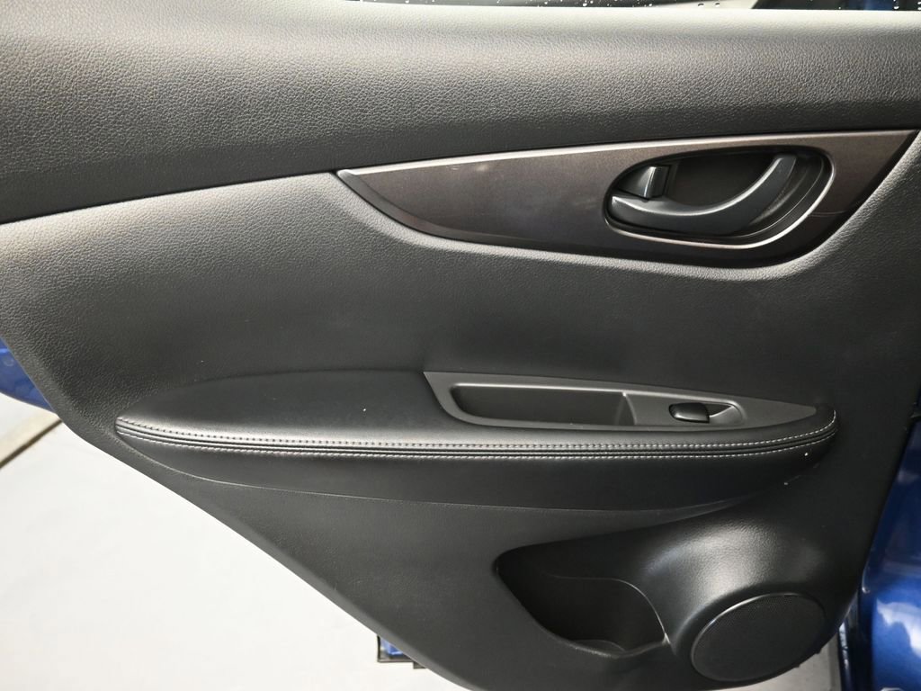 Used 2022 Nissan Rogue Sport S image 22