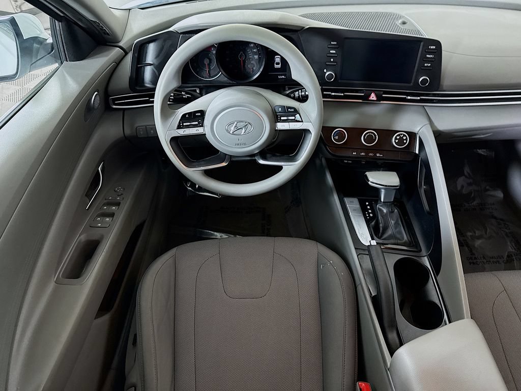 Certified 2022 Hyundai Elantra SE FWD image 4