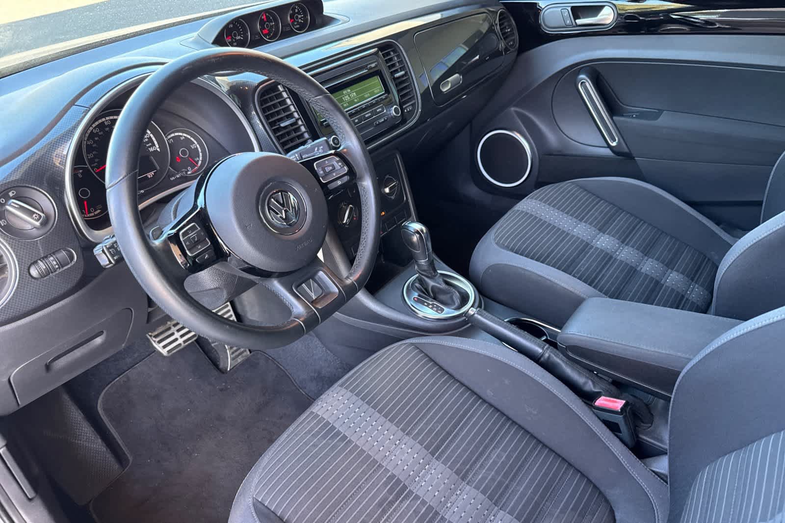 Used 2014 Volkswagen Beetle R-Line FWD image 3