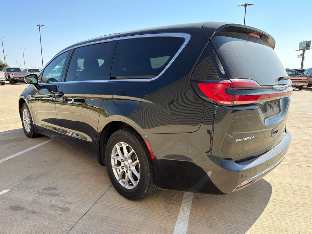 Used 2025 Chrysler Pacifica Select FWD image 5