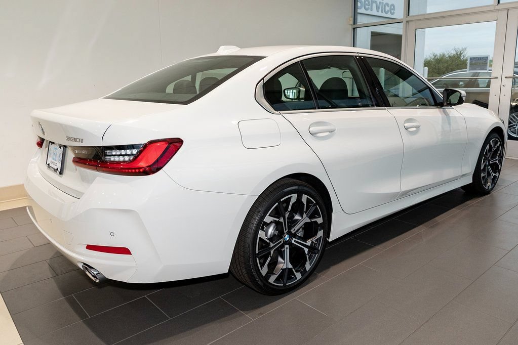 Used 2025 BMW 330i xDrive Sedan w/ Convenience Package AWD/4WD image 5