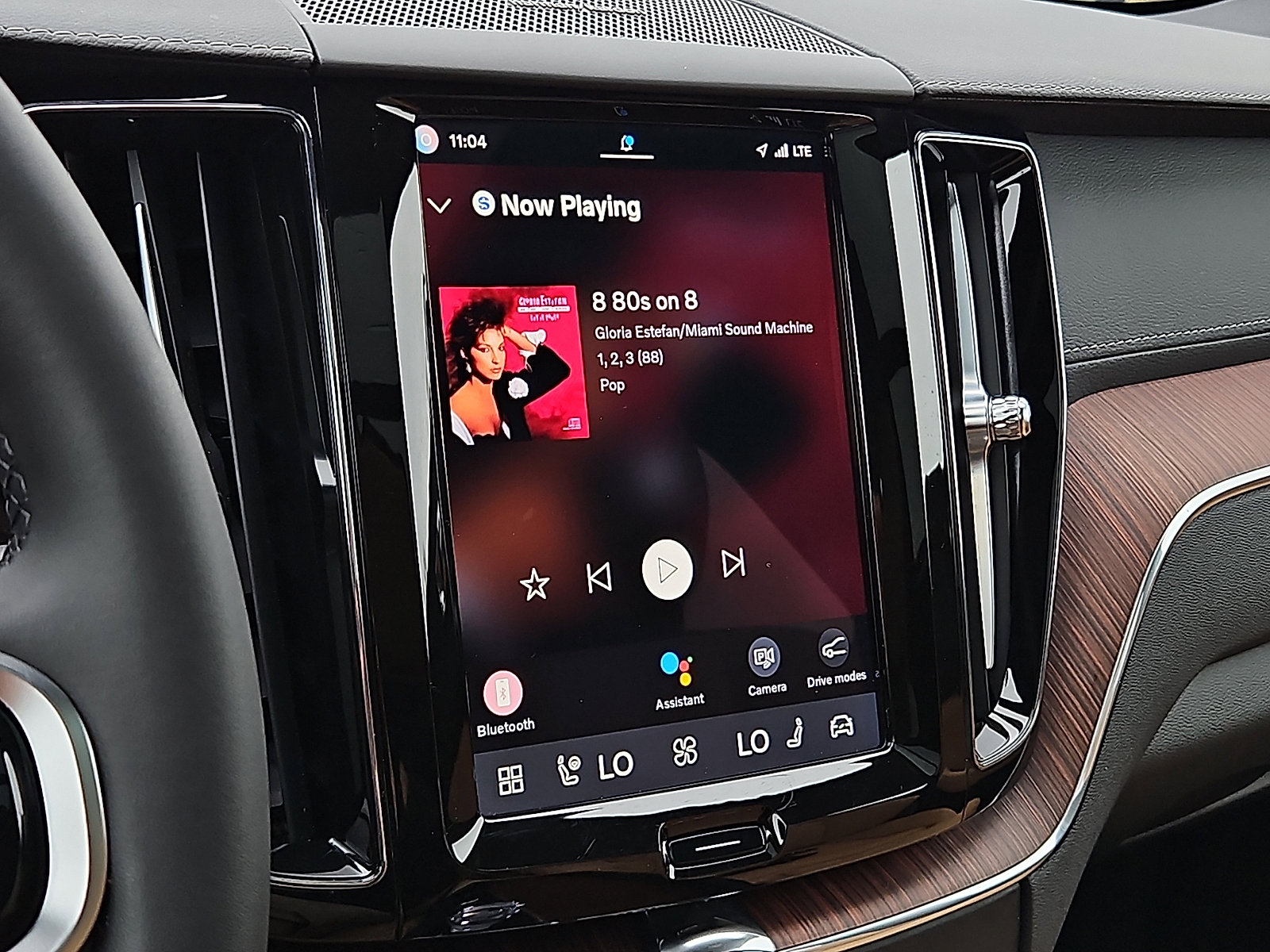 Certified 2024 Volvo XC60 B5 Ultimate w/ Climate Package image 18