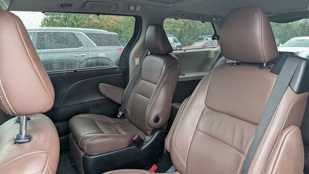Used 2015 Toyota Sienna Limited Premium w/ Advanced Technology Package FWD image 7