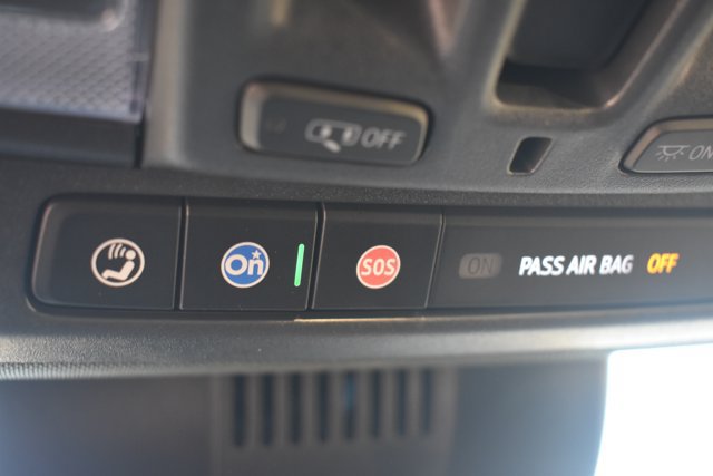 Used 2025 GMC Sierra 1500 AT4 w/ AT4 Premium Package AWD/4WD image 32