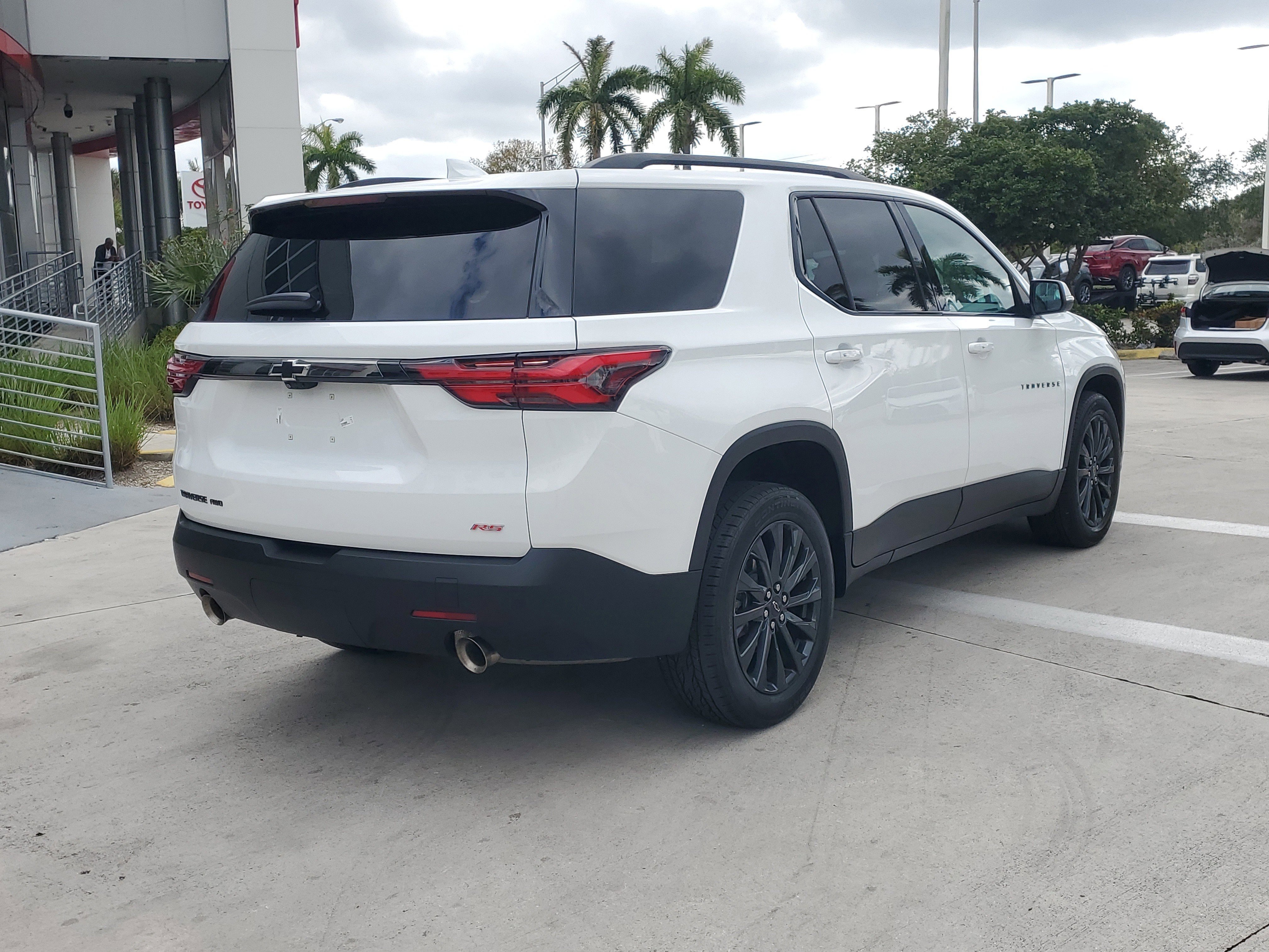 Used 2023 Chevrolet Traverse RS image 8