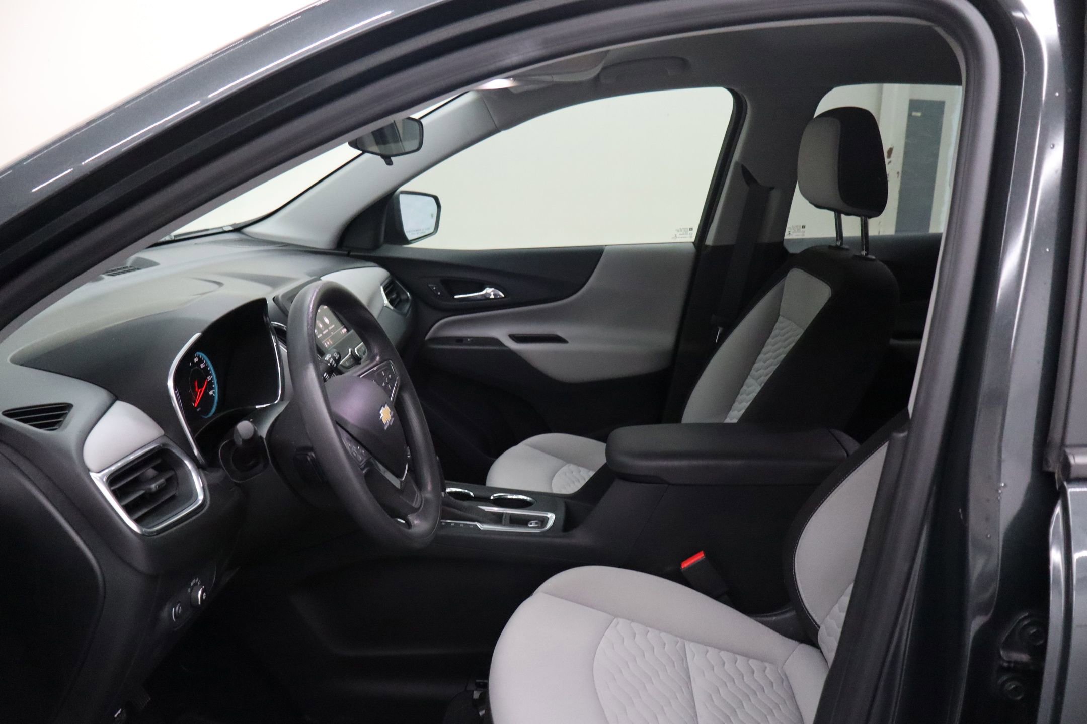 Used 2020 Chevrolet Equinox LS image 25