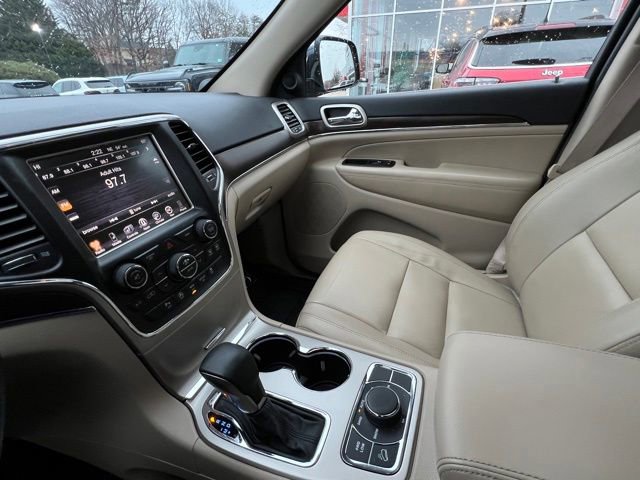Used 2017 Jeep Grand Cherokee Limited image 24