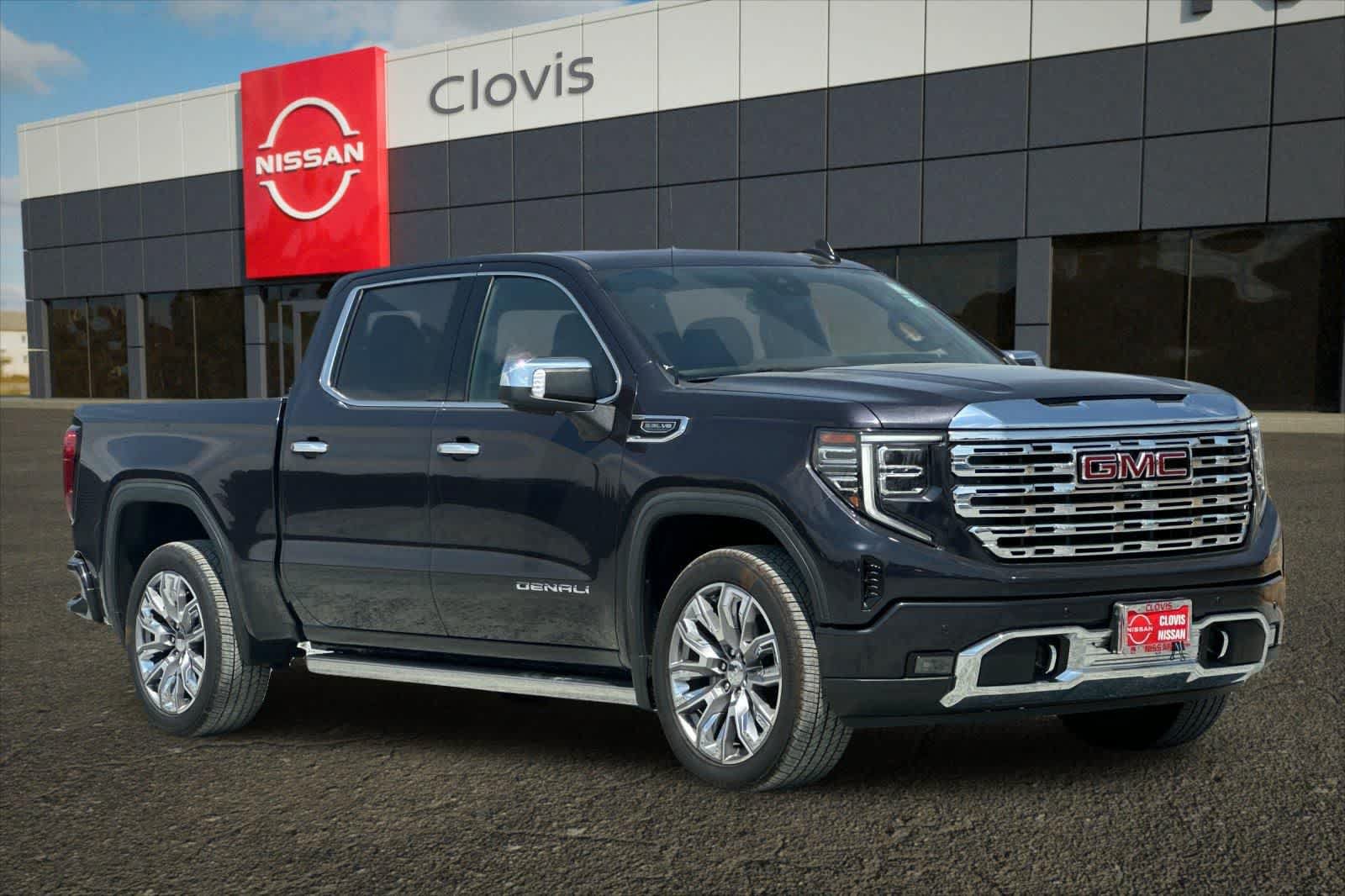 Used 2022 GMC Sierra 1500 Denali w/ Denali Reserve Package AWD/4WD image 10