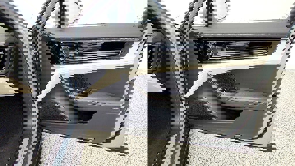 Used 2024 Porsche Panamera image 27