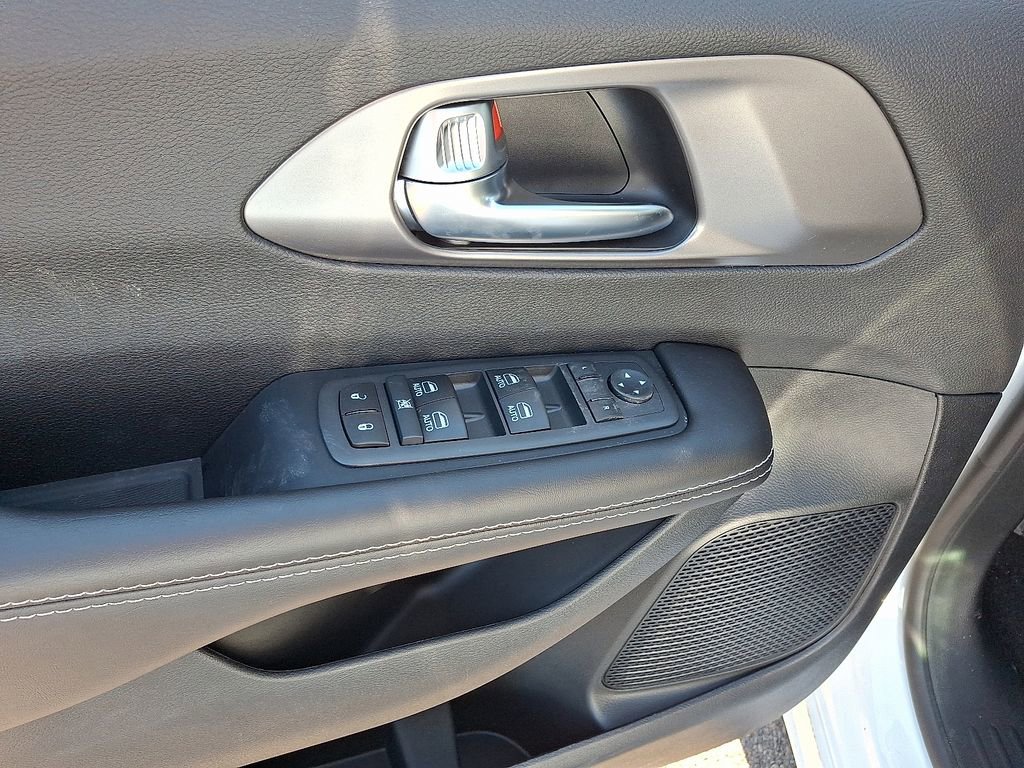 New 2026 Chrysler Voyager LX FWD image 9