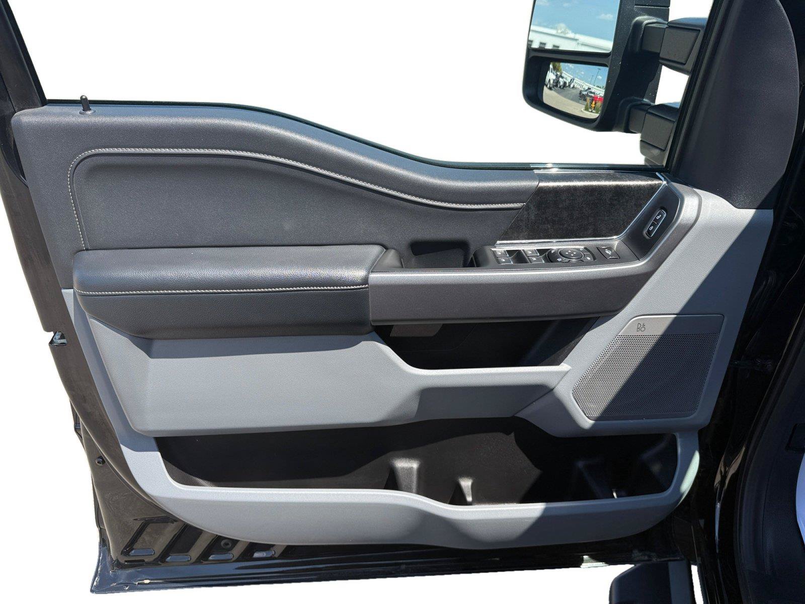 Used 2025 Ford F250 XLT w/ Black Appearance Package AWD/4WD image 9