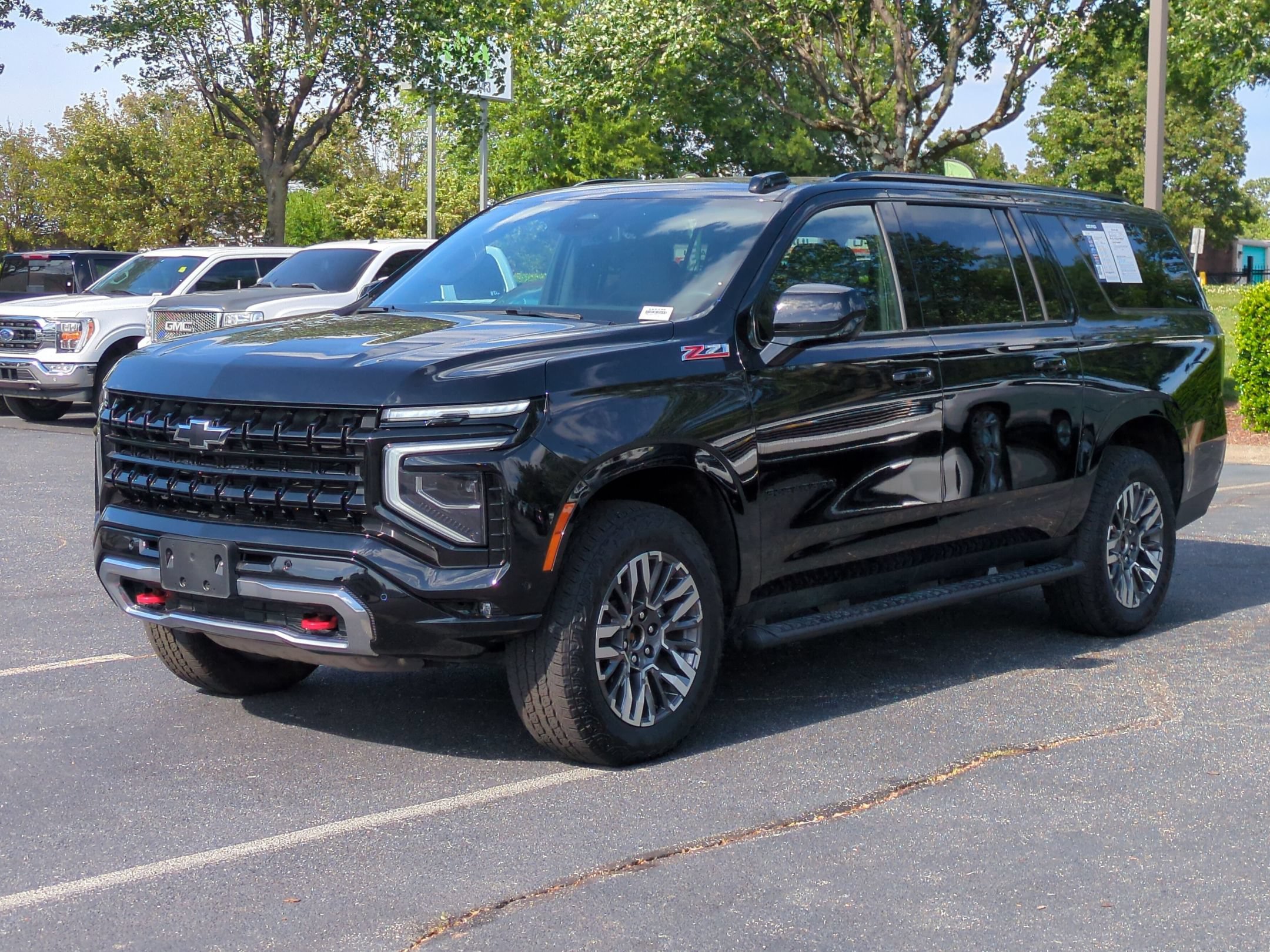 Used 2025 Chevrolet Suburban Z71 AWD/4WD image 5
