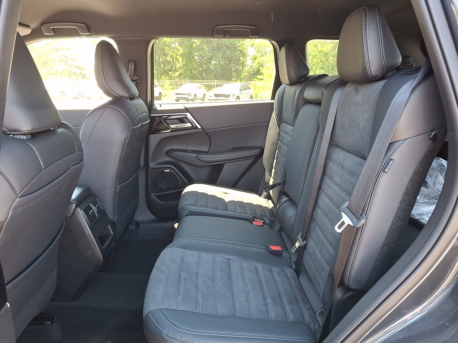 New 2026 Mitsubishi Outlander LE AWD/4WD image 11