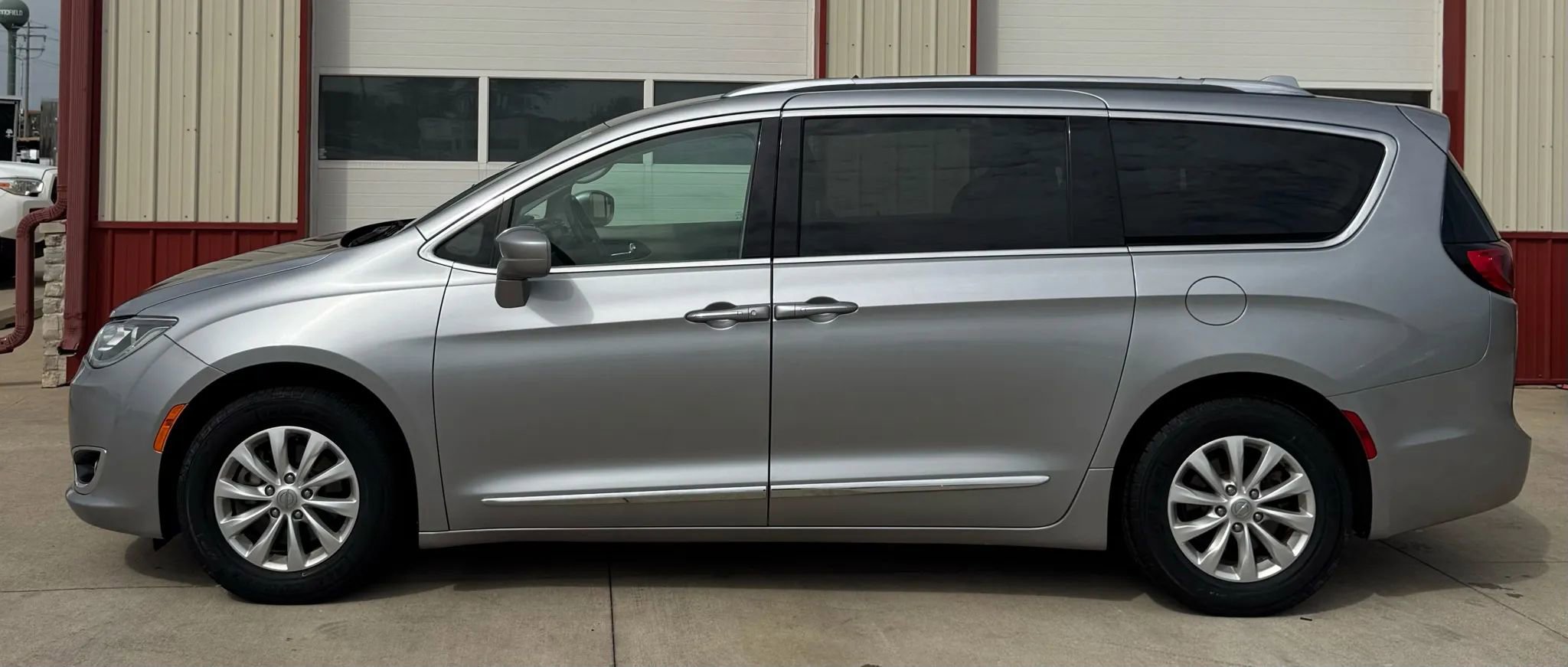 Used 2019 Chrysler Pacifica Touring-L image 23