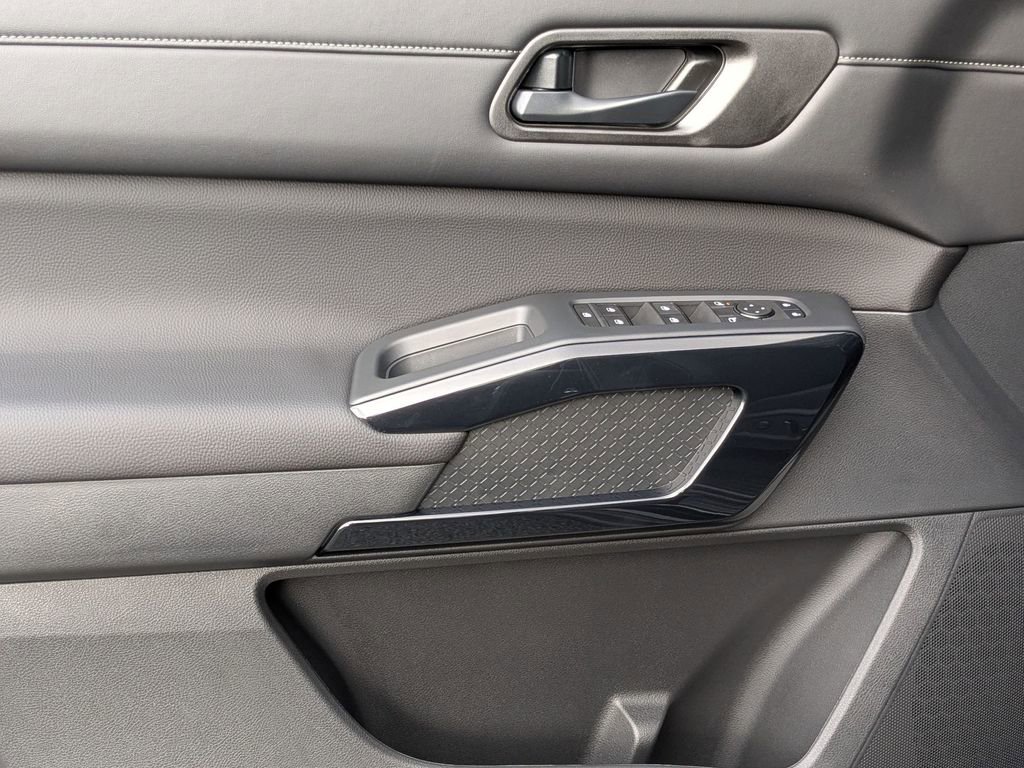 New 2025 Nissan Pathfinder SV image 11