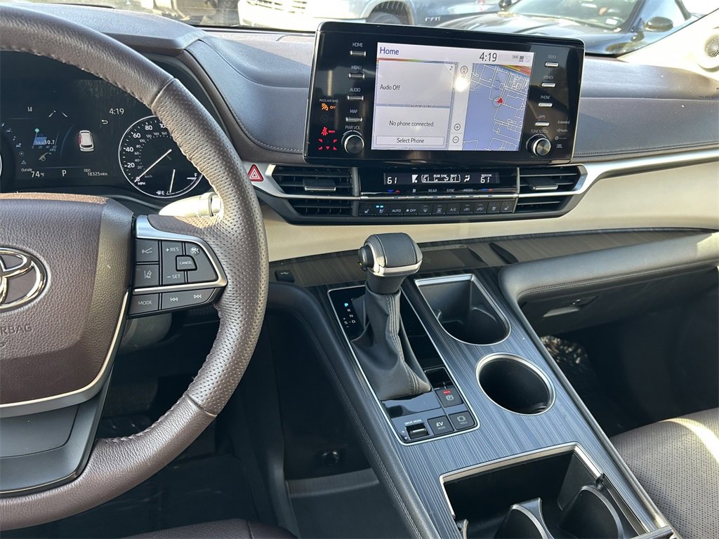 Used 2023 Toyota Sienna Platinum image 18