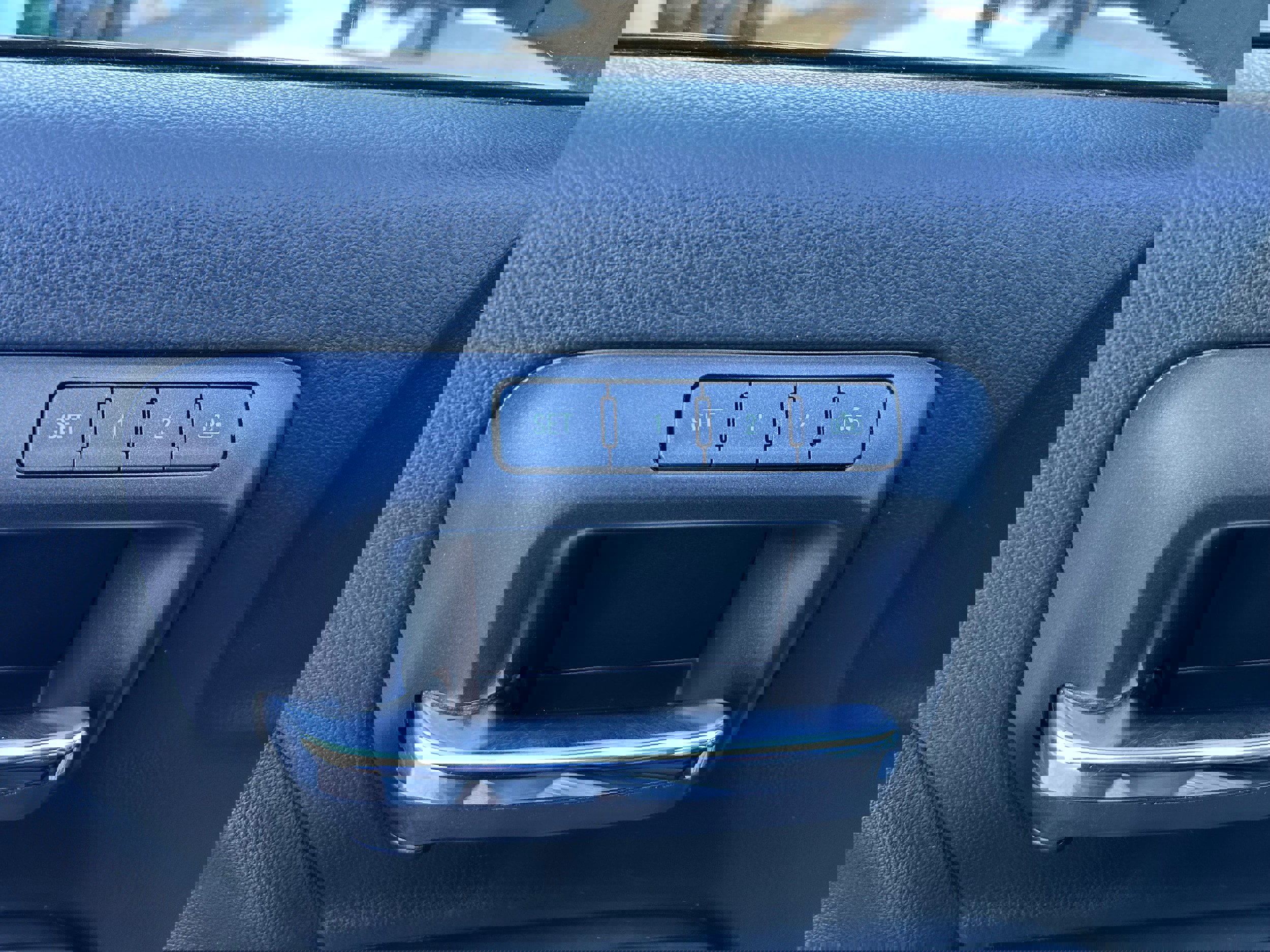 Used 2018 Chevrolet Silverado 1500 LTZ w/ Texas Edition image 12