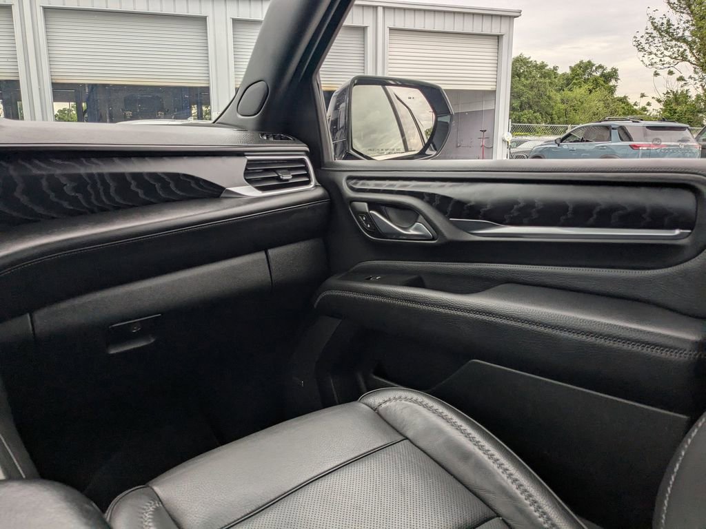 Used 2023 GMC Yukon Denali image 17