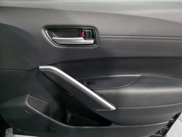 Used 2025 Toyota Corolla Cross XLE image 13