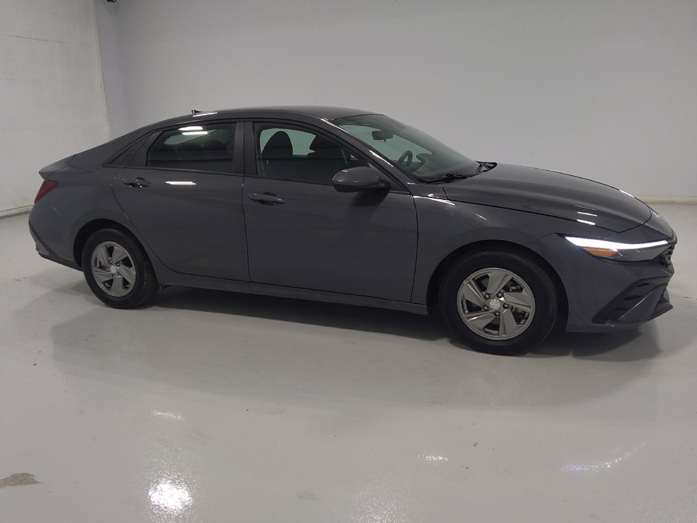 Used 2025 Hyundai Elantra SE FWD image 11