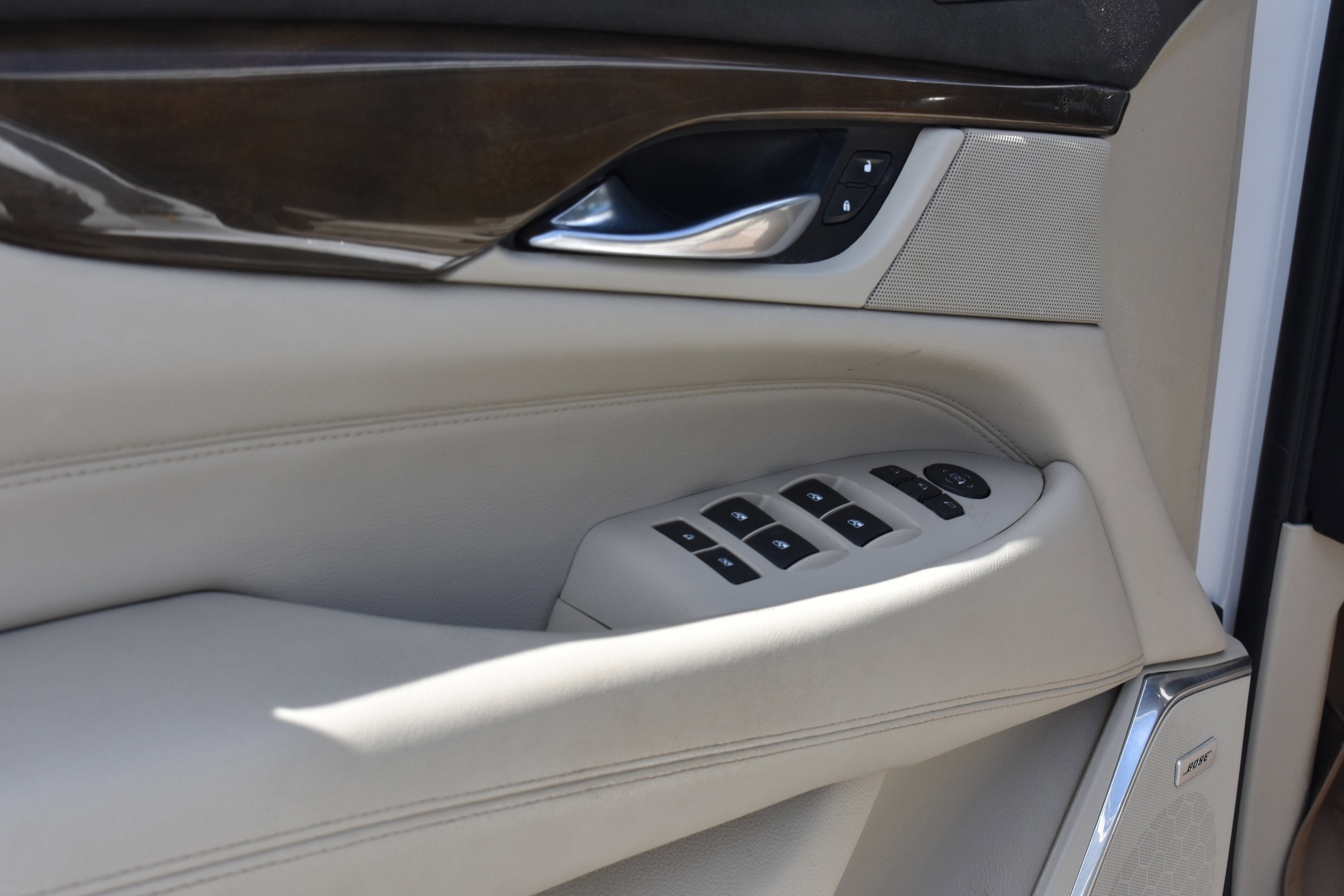 Used 2019 Cadillac Escalade ESV Premium Luxury w/ LPO, Radiant Package image 28