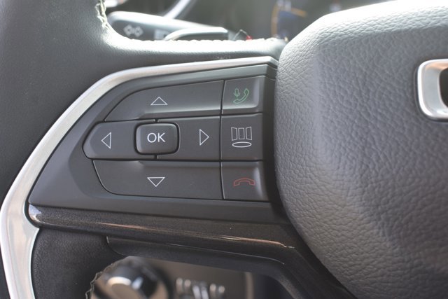 Used 2023 Jeep Grand Cherokee Laredo AWD/4WD image 22