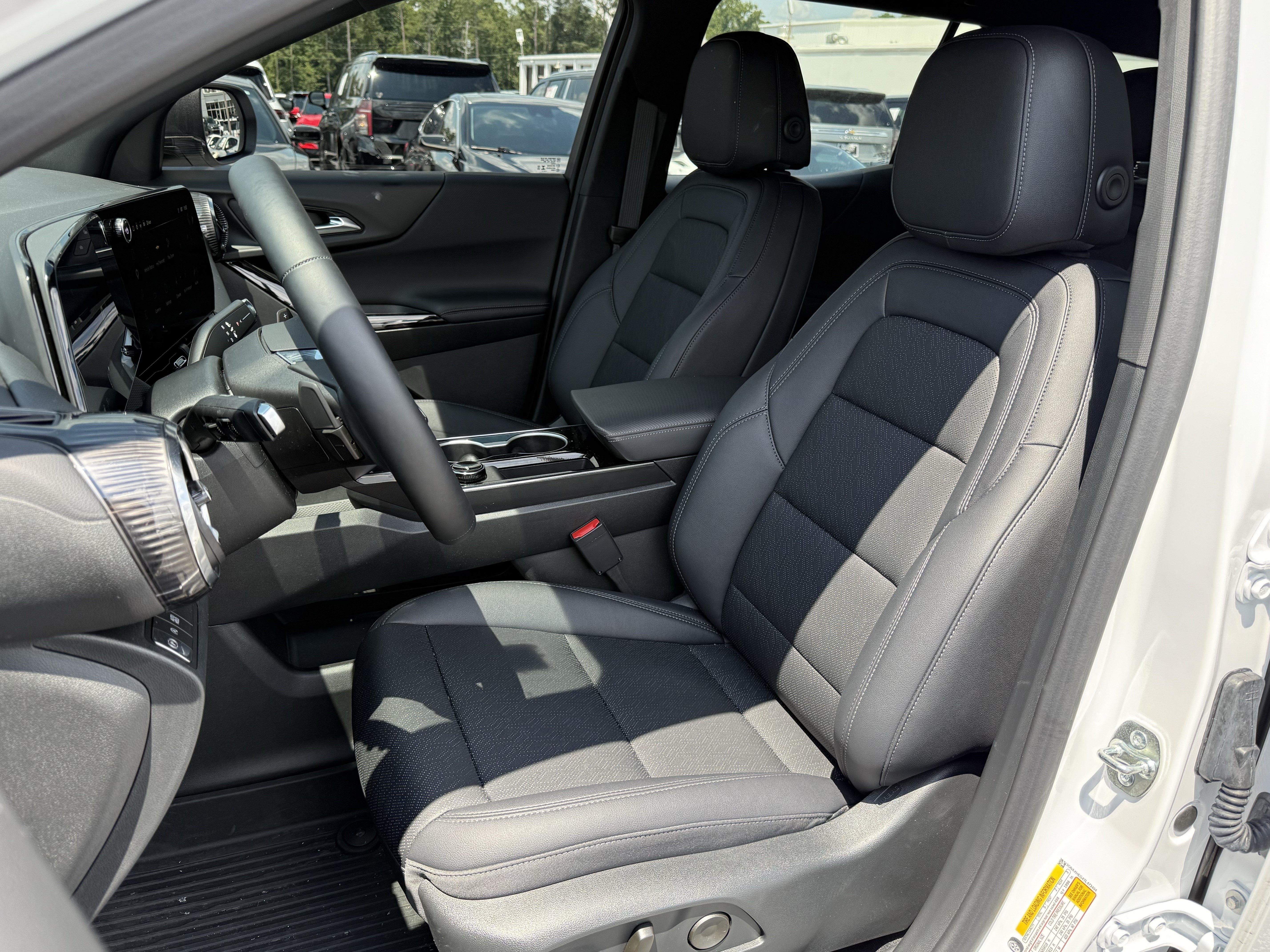 Used 2026 Chevrolet Equinox LT w/ Convenience Package II FWD image 7