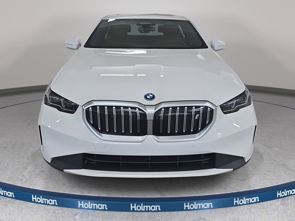 Used 2025 BMW i5 eDrive40i w/ Premium Package image 3