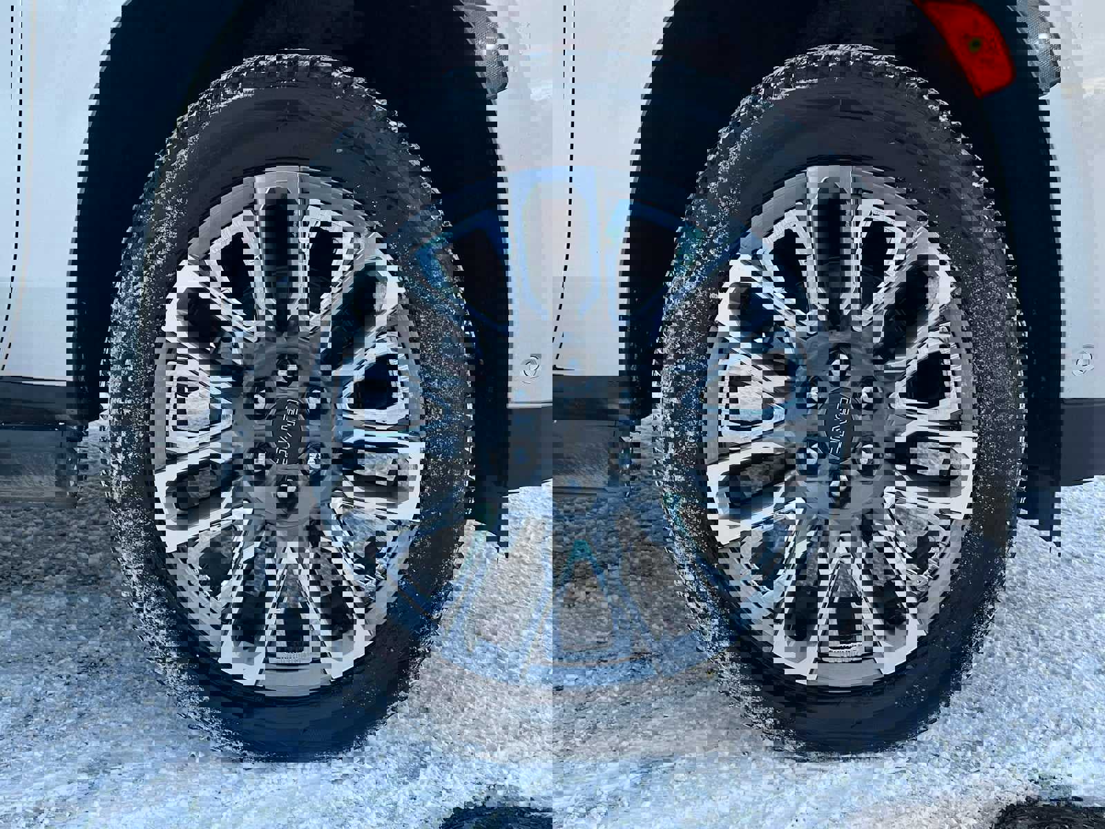 Used 2024 GMC Yukon XL Denali Ultimate image 9