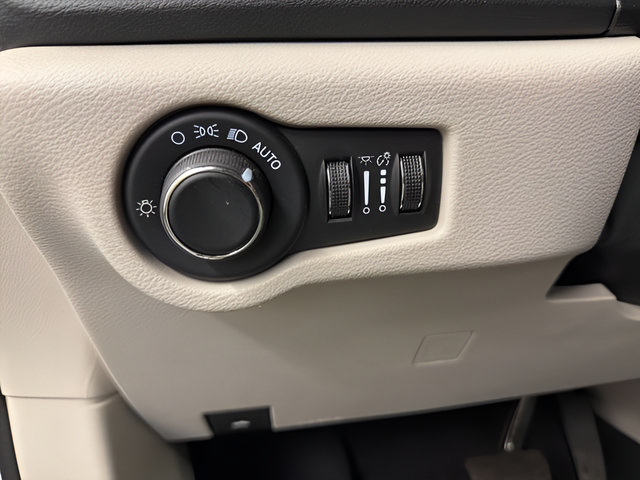 Used 2024 Chrysler Voyager LX FWD image 23