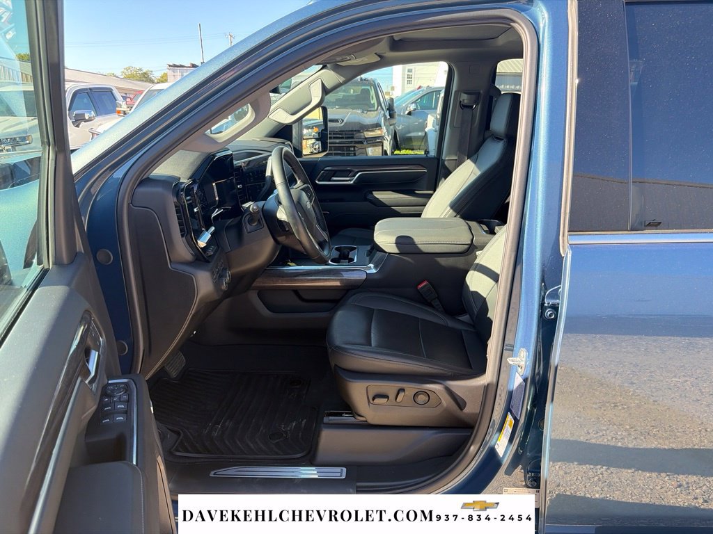 Used 2024 Chevrolet Silverado 3500 LTZ w/ LTZ Plus Package AWD/4WD image 19