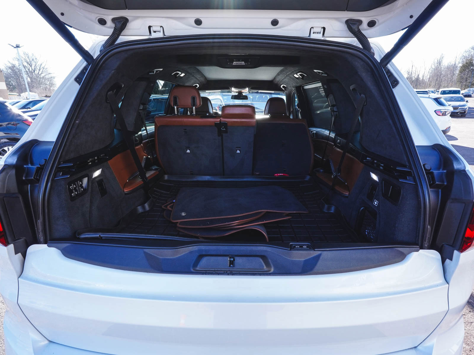 Used 2022 BMW ALPINA XB7 image 49