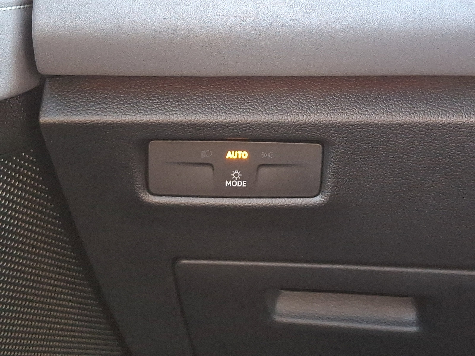 Certified 2025 Volkswagen Tiguan SE image 22