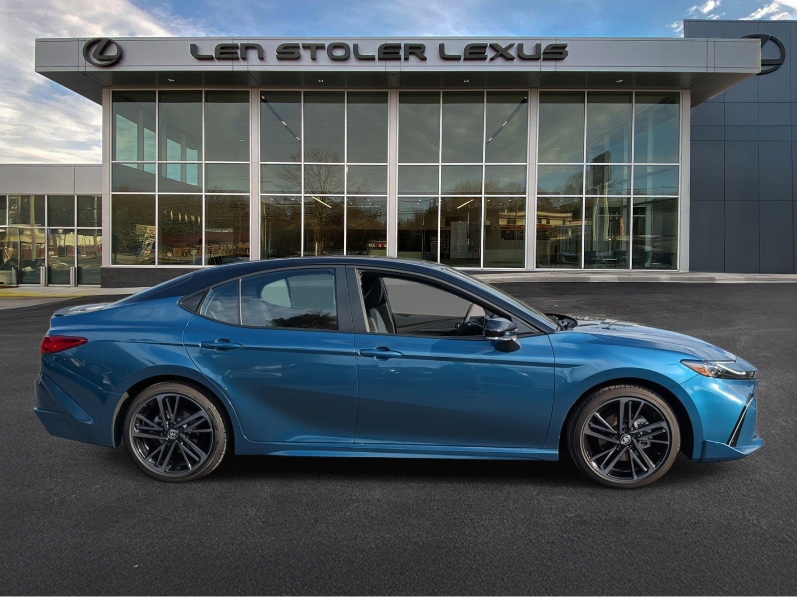 Used 2025 Toyota Camry XSE video 2