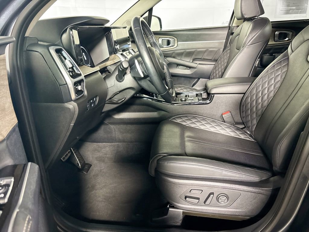 Used 2023 Kia Sorento SX Prestige image 11