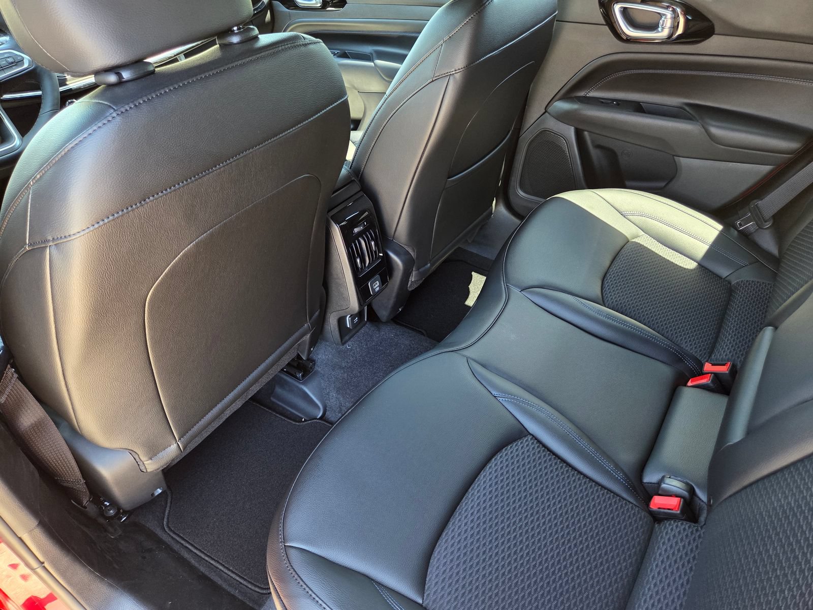 New 2026 Jeep Compass Latitude AWD/4WD image 24