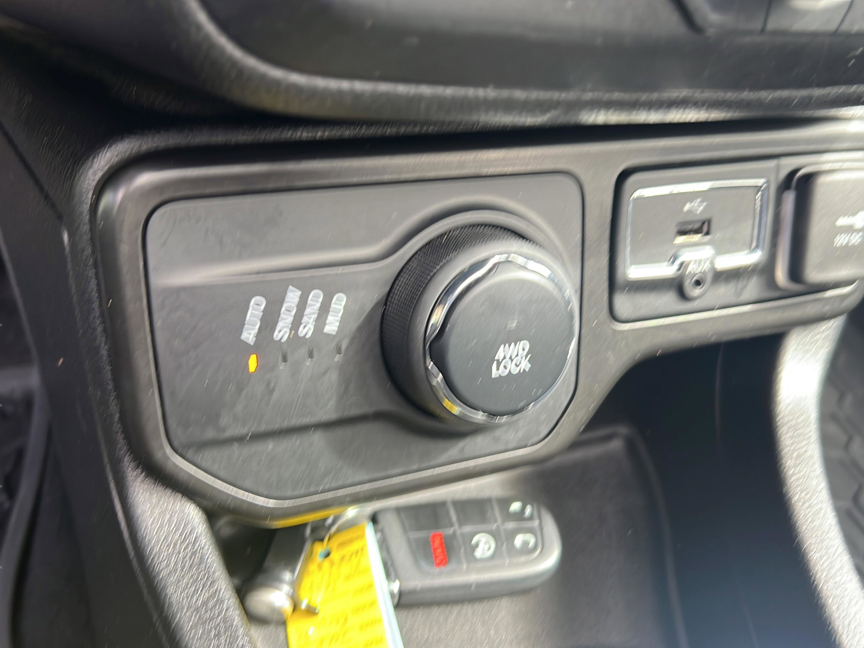 Used 2020 Jeep Renegade Limited w/ UConnect 8.4 Nav Group AWD/4WD image 18