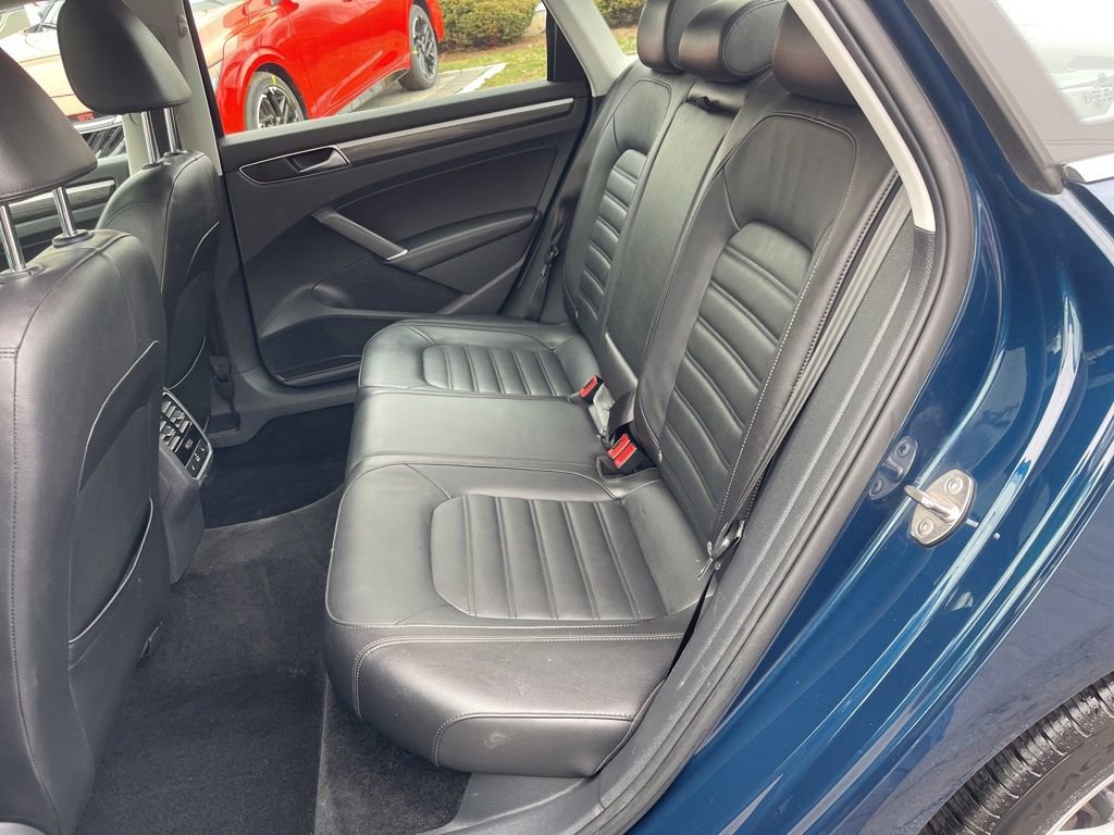 Used 2018 Volkswagen Passat 2.0T SEL Premium image 21