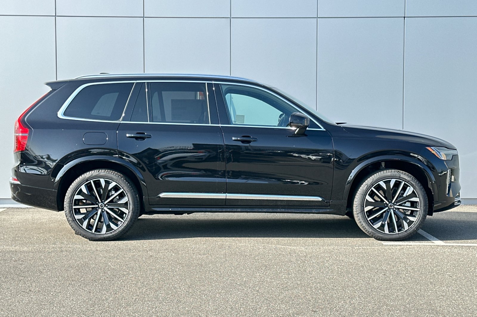 Used 2026 Volvo XC90 T8 Plus w/ Protection Package Premier AWD/4WD image 6