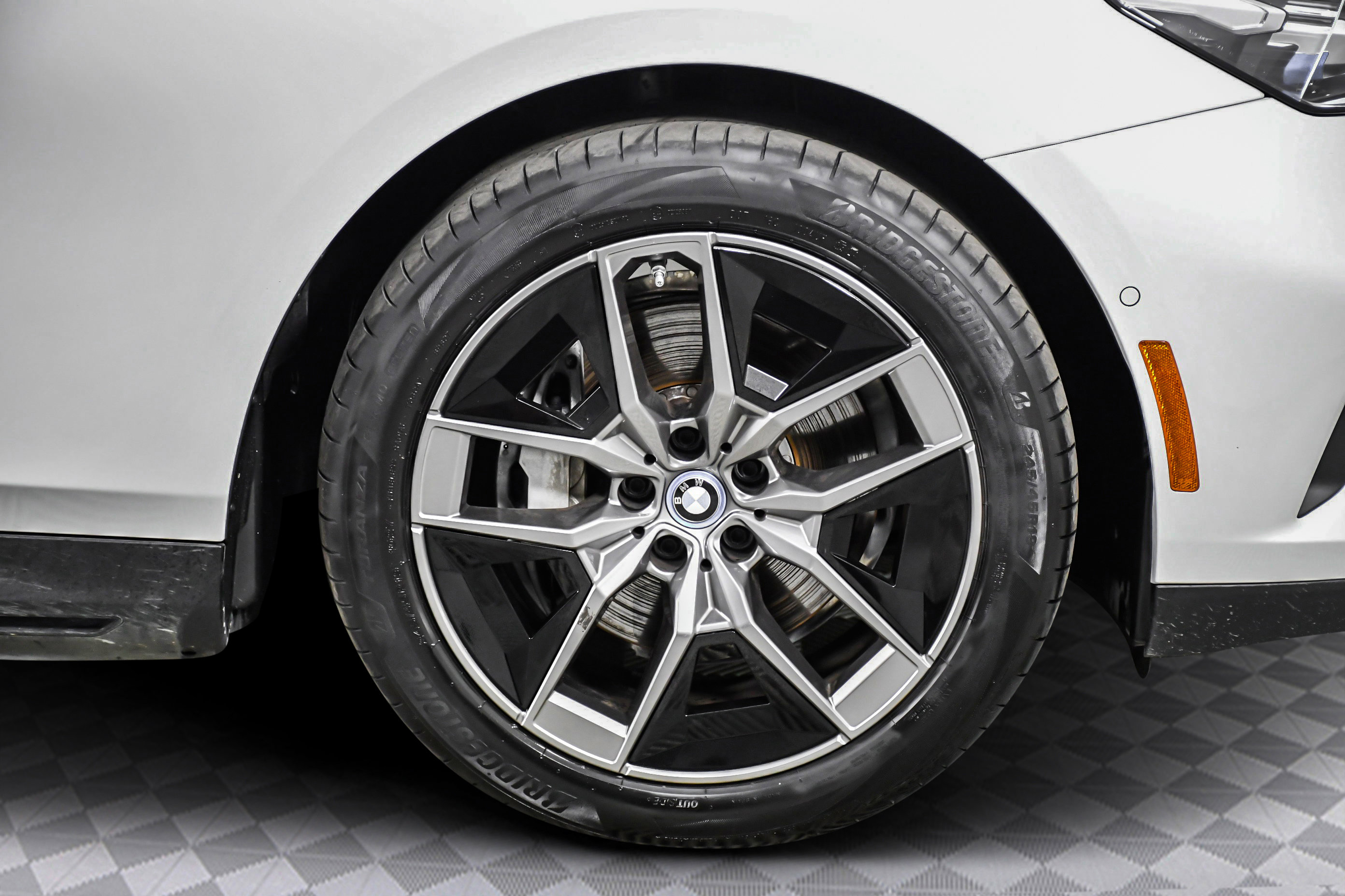 Used 2025 BMW i5 eDrive40i image 31