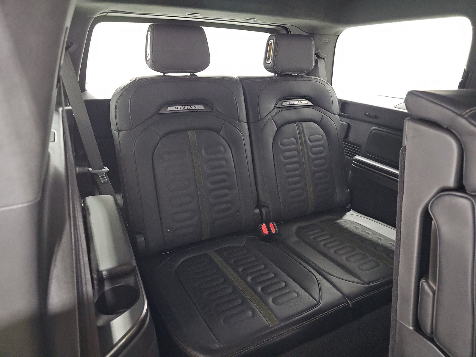 Used 2024 Rivian R1S Adventure AWD/4WD image 25