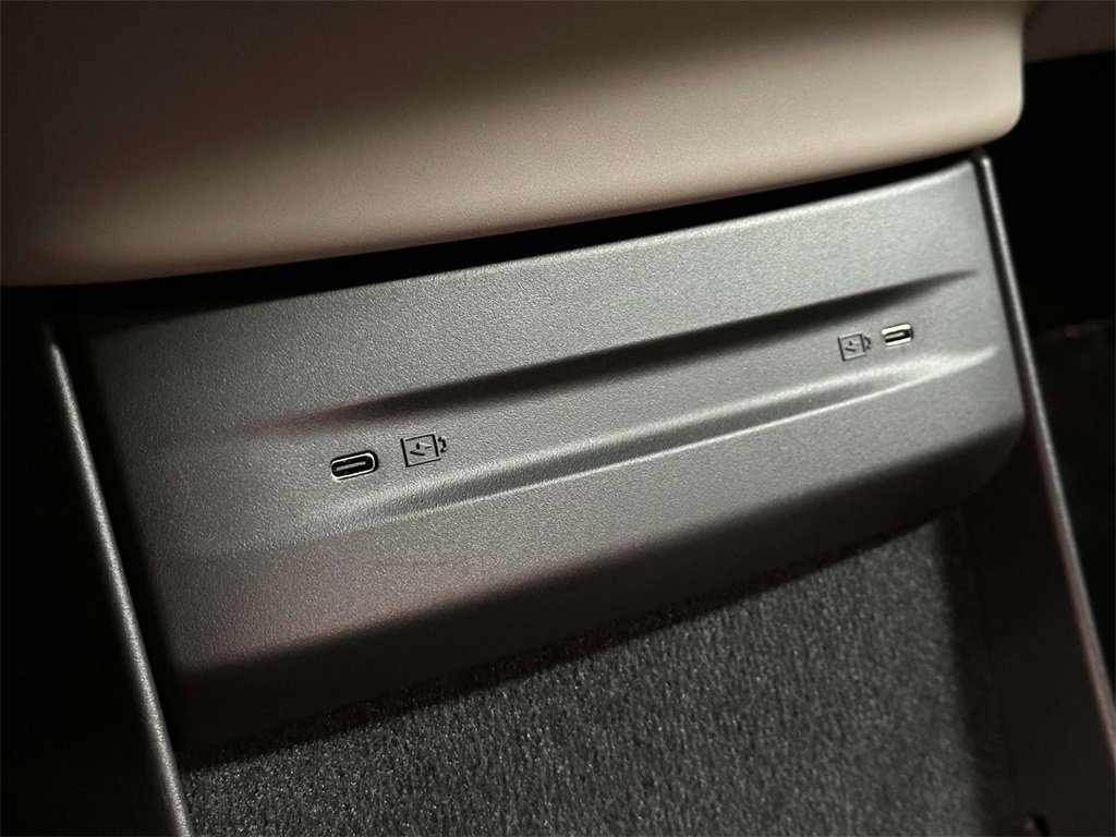 Used 2025 Volvo EX90 Plus image 22