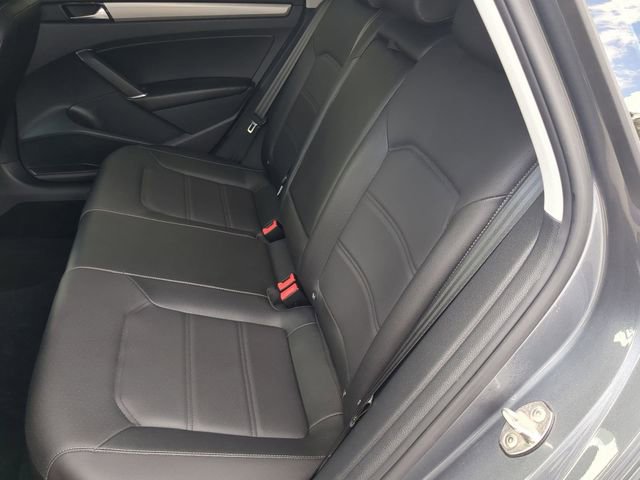 Certified 2022 Volkswagen Passat 2.0T SE FWD image 15