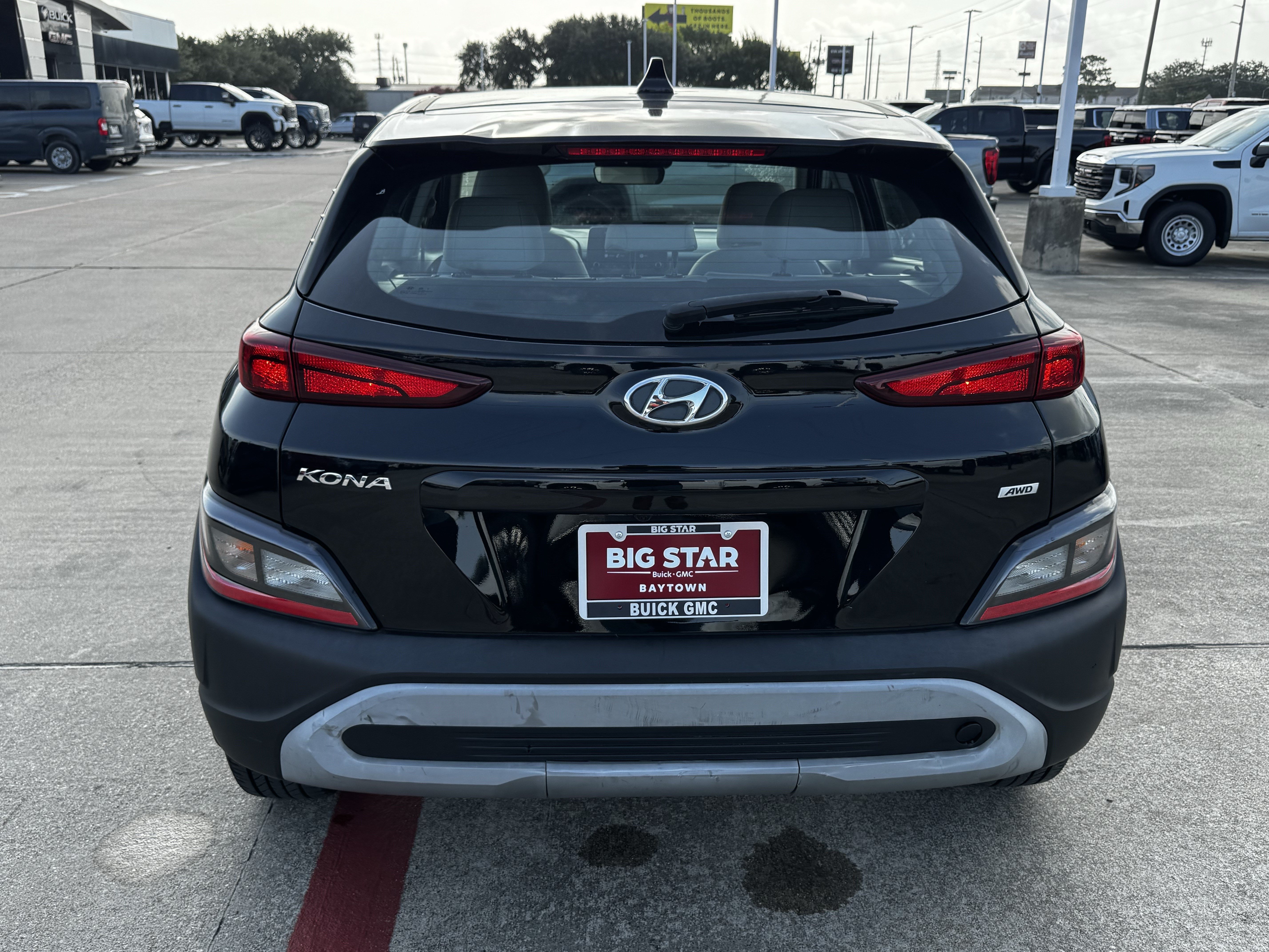 Used 2023 Hyundai Kona SE AWD/4WD image 9