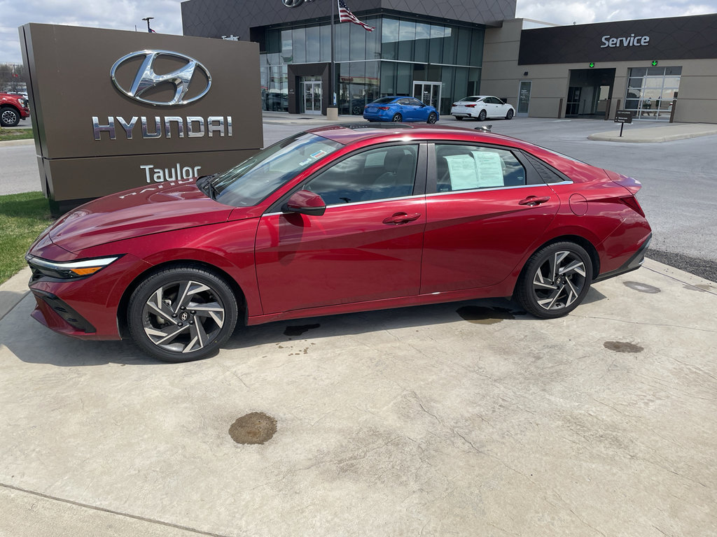 Certified 2025 Hyundai Elantra Limited FWD image 2