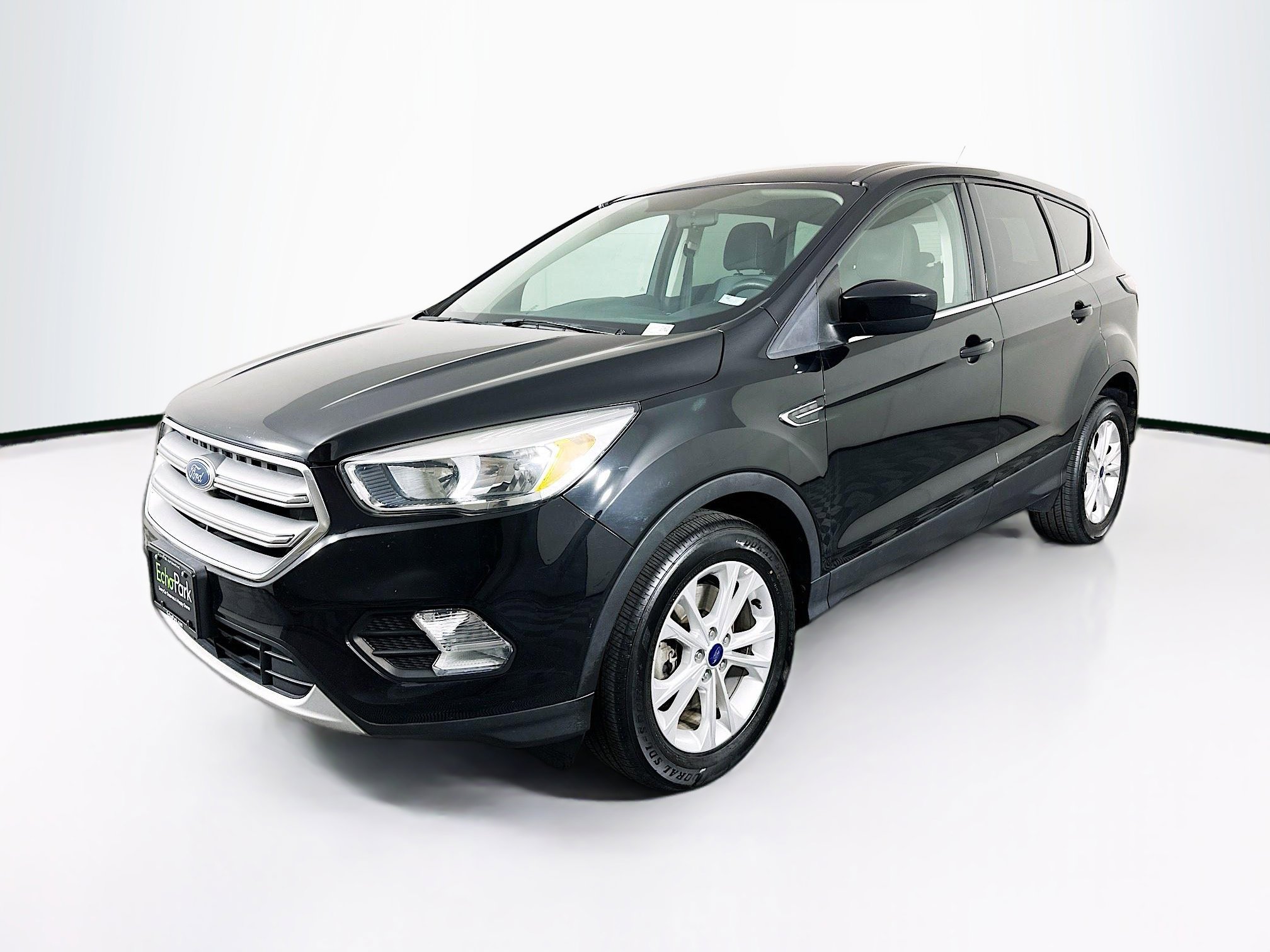 Used 2017 Ford Escape SE FWD image 3