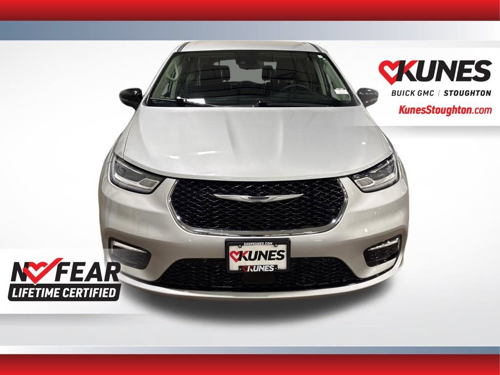 Used 2024 Chrysler Pacifica Touring-L FWD image 5