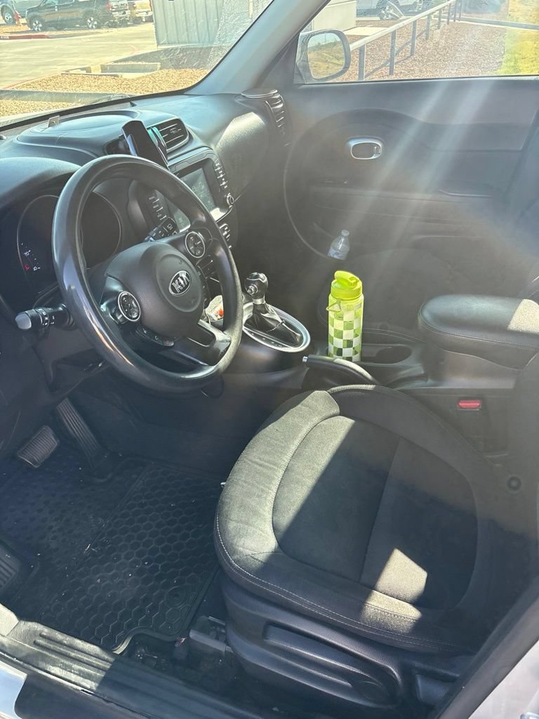Used 2018 Kia Soul + FWD image 32