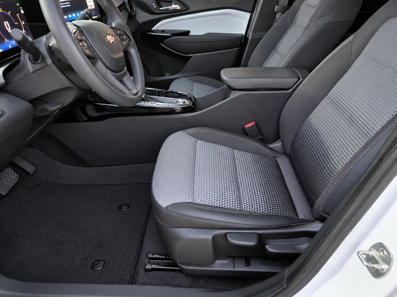 Certified 2024 Chevrolet Trax LT FWD image 14