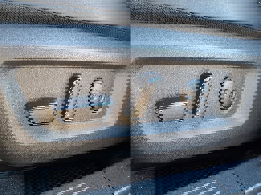 Used 2023 Nissan Rogue SV w/ SV Premium B Package image 4